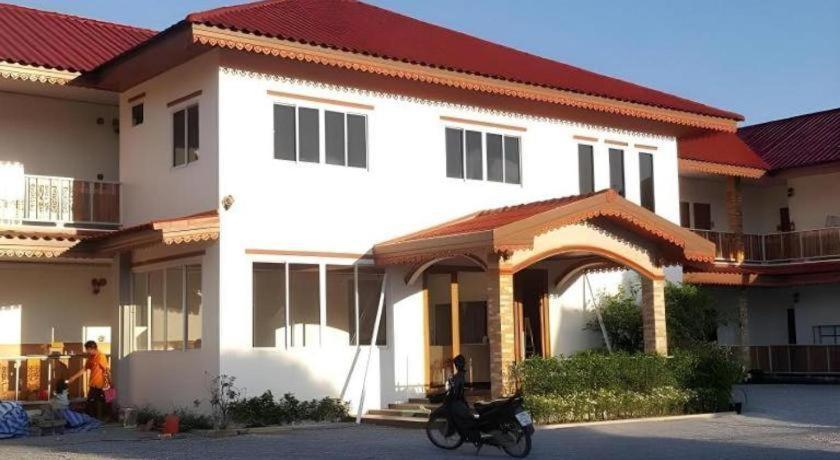 The Aam Resort Bang Sare Luaran gambar
