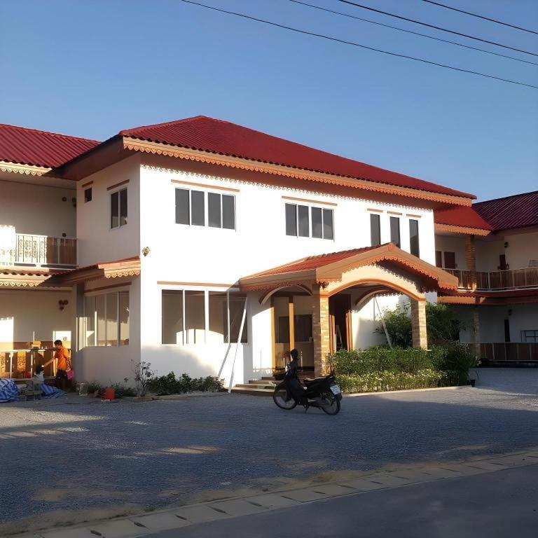 The Aam Resort Bang Sare Luaran gambar